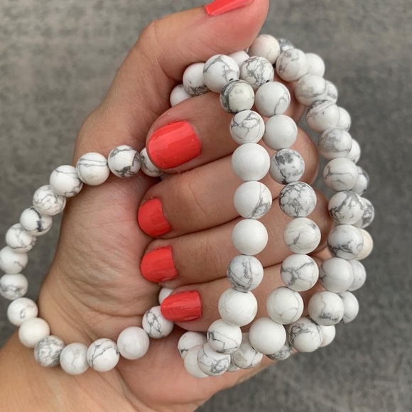 Howlite Bracelets, elastic - Picture 1 of 2